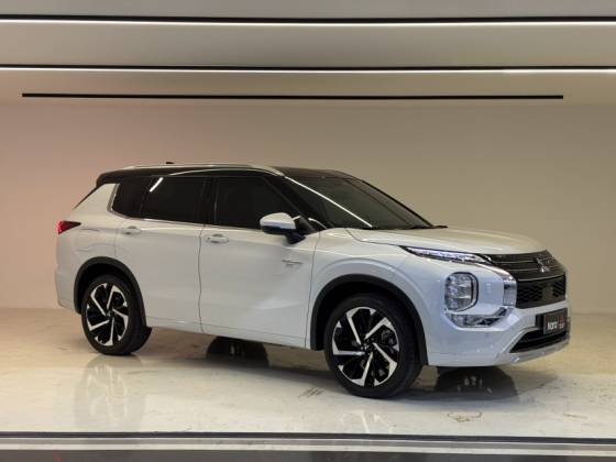 MITSUBISHI OUTLANDER 2.4 PHEV SIGNATURE S-AWC DHT MITSUBISHI OUTLANDER 2.4 PHEV SIGNATURE S-AWC DHT